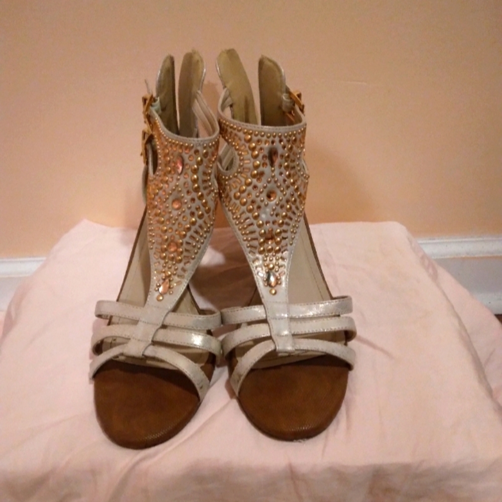 3 inch tan wedged heels size: 8.5-9